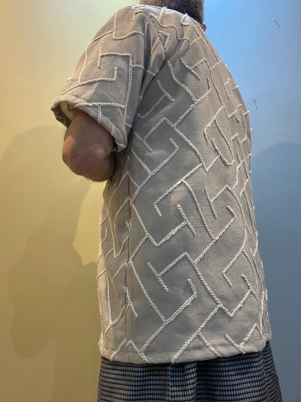 Camisa Meandros em Rêlevo