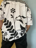 Camisa em viscose com estampa floral e gráfica
